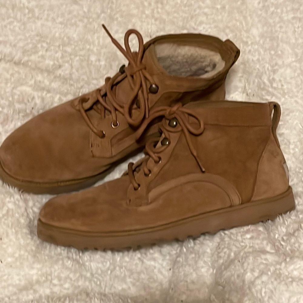 Size 10 Ugg Chucka Booties